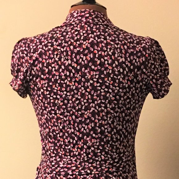 GIBSON Short Sleeve Graphic Wrap Dress - Picture 8 of 10